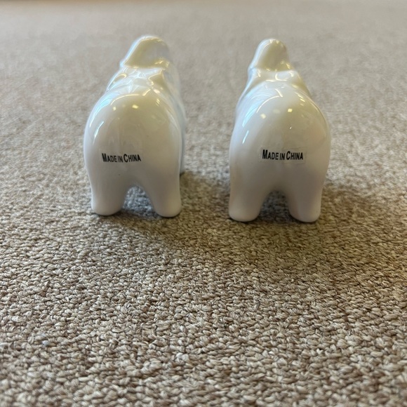 ELEPHANT SALT AND PEPPER SHAKERS WHITE NEW - Picture 3 of 4